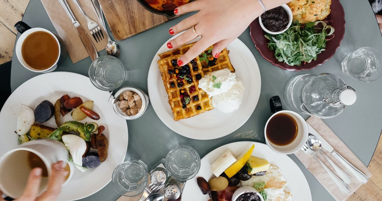 The Clever Restaurant Trick To Sharpen Knives With Just A Plate